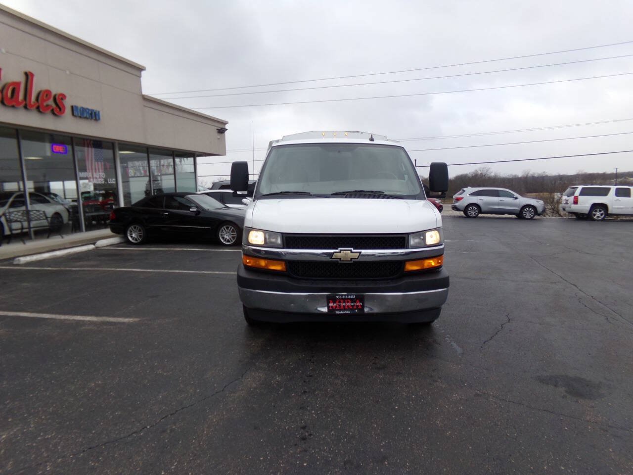 Used 2019 Chevrolet Express 3500 w/ Power Convenience Package RWD image 3