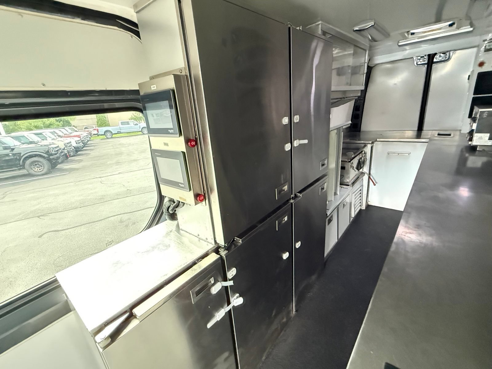 Used 2021 Mercedes-Benz Sprinter 4500 image 22