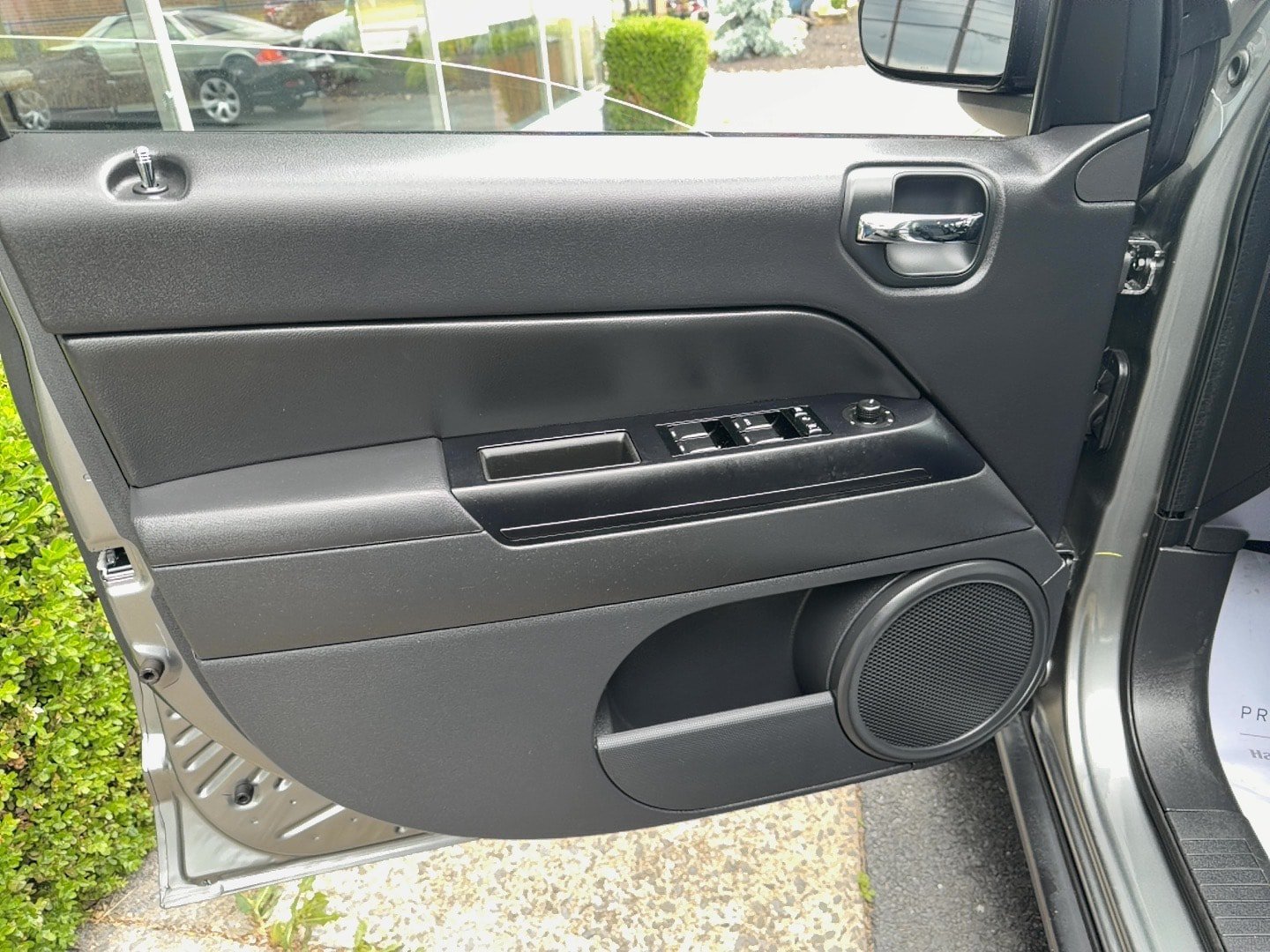 Used 2012 Jeep Compass Latitude AWD/4WD image 12