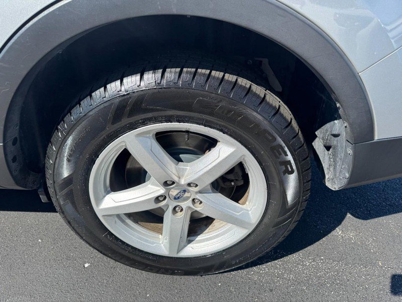 Used 2016 Ford Explorer XLT w/ Equipment Group 202A AWD/4WD image 7