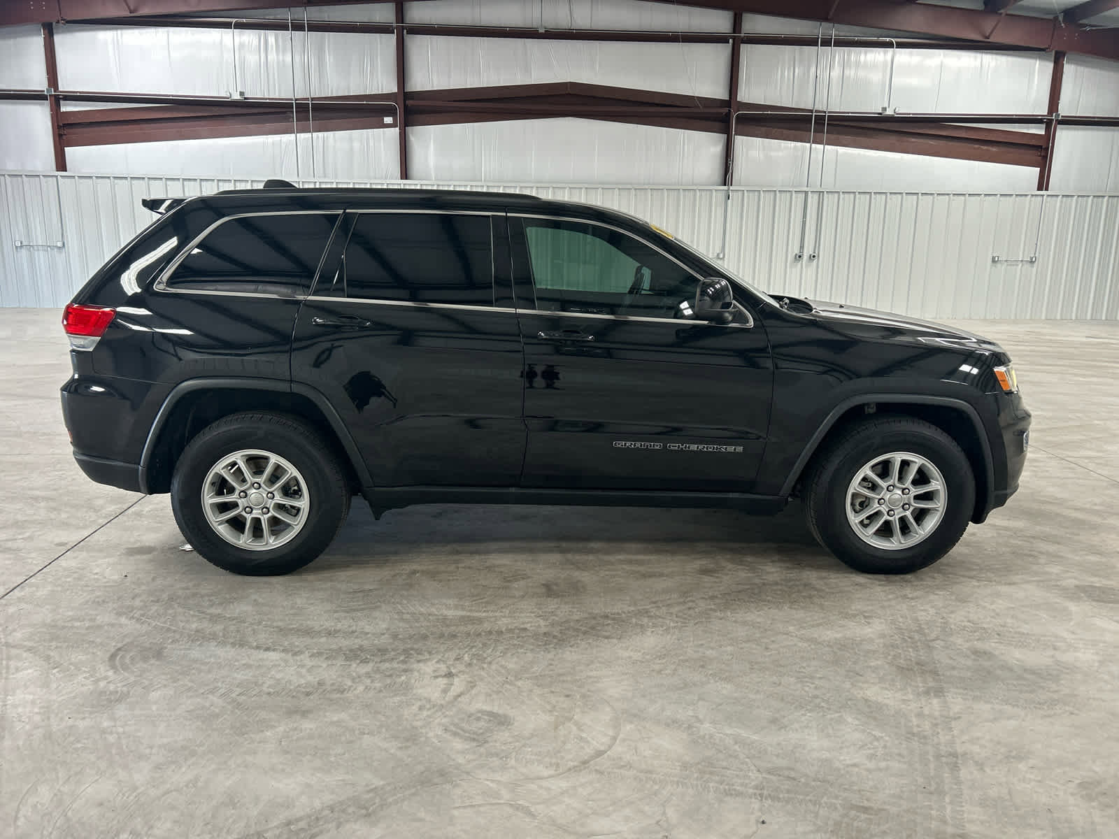 Used 2019 Jeep Grand Cherokee Laredo RWD image 6
