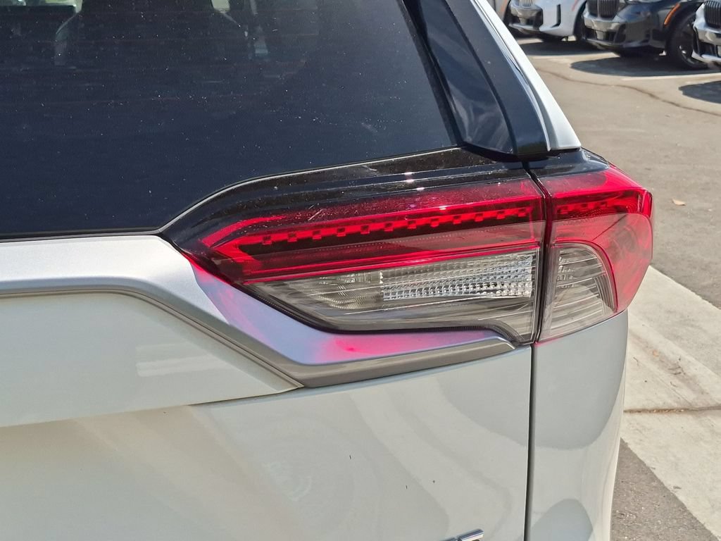 Used 2020 Toyota RAV4 XSE w/ Carpet Mat Package AWD/4WD image 25