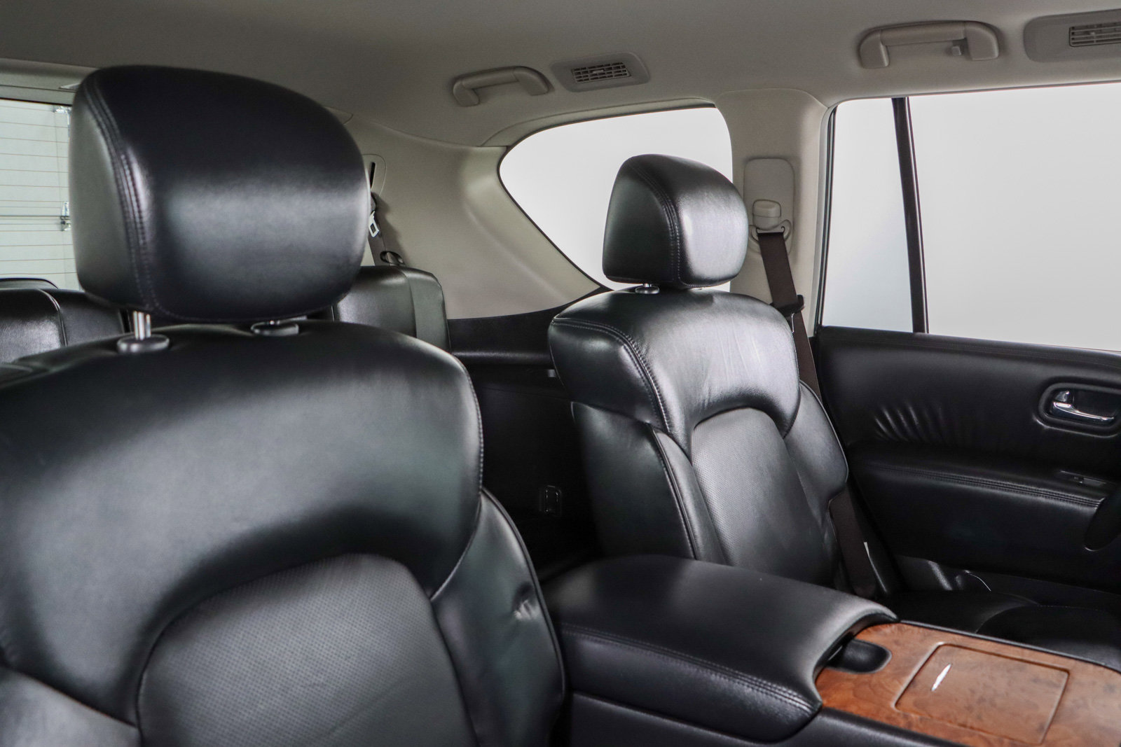 Used 2024 Nissan Armada SL w/ Captain's Chairs Package image 30