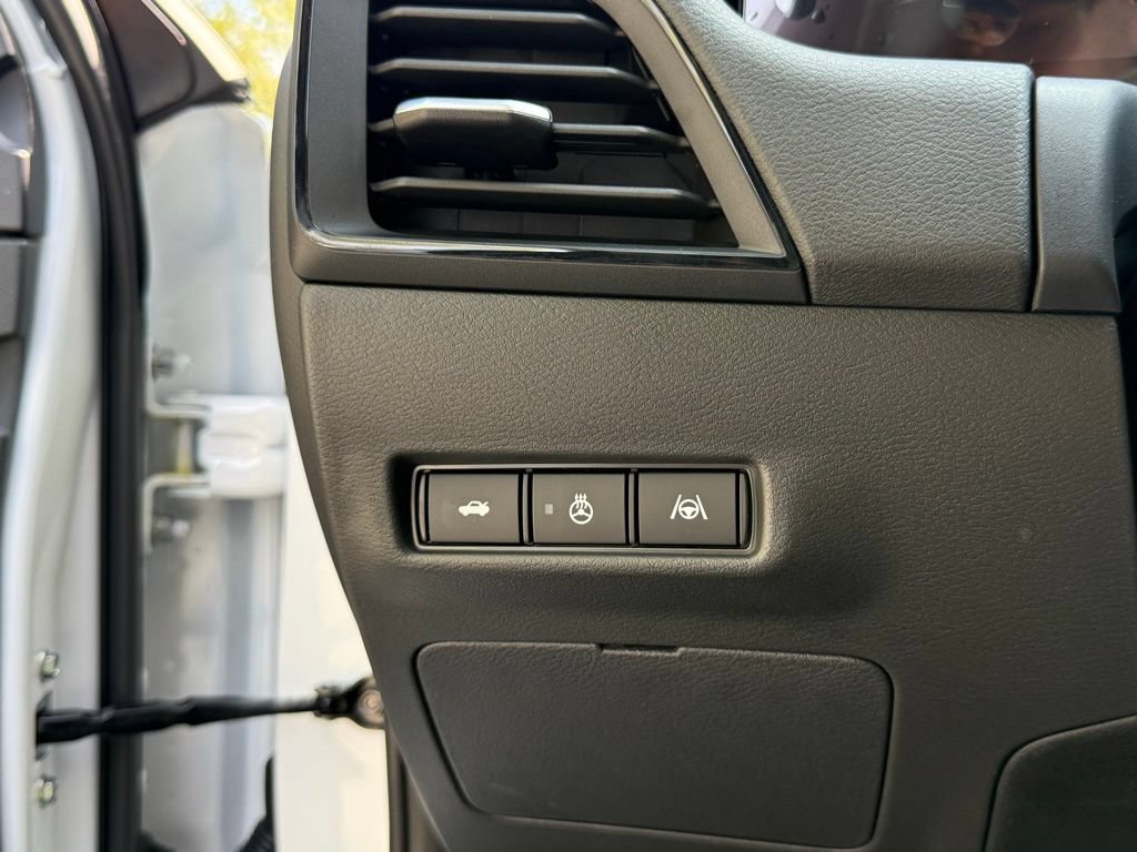 New 2026 Nissan Sentra SR w/ SR Premium Package FWD image 16