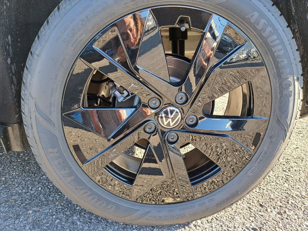 New 2026 Volkswagen Taos SE image 26