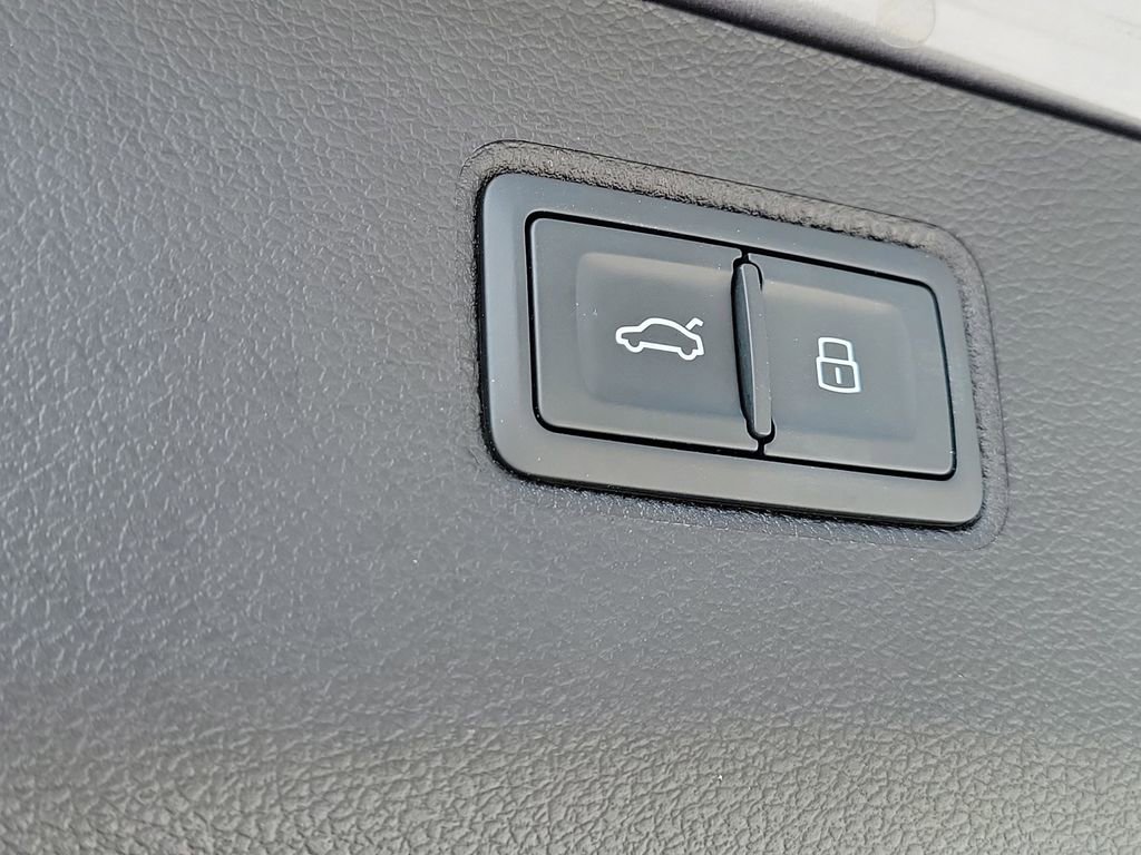 Used 2021 Bentley Bentayga AWD/4WD image 12