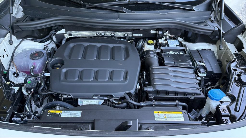 New 2026 Volkswagen Tiguan SE R-Line FWD image 28