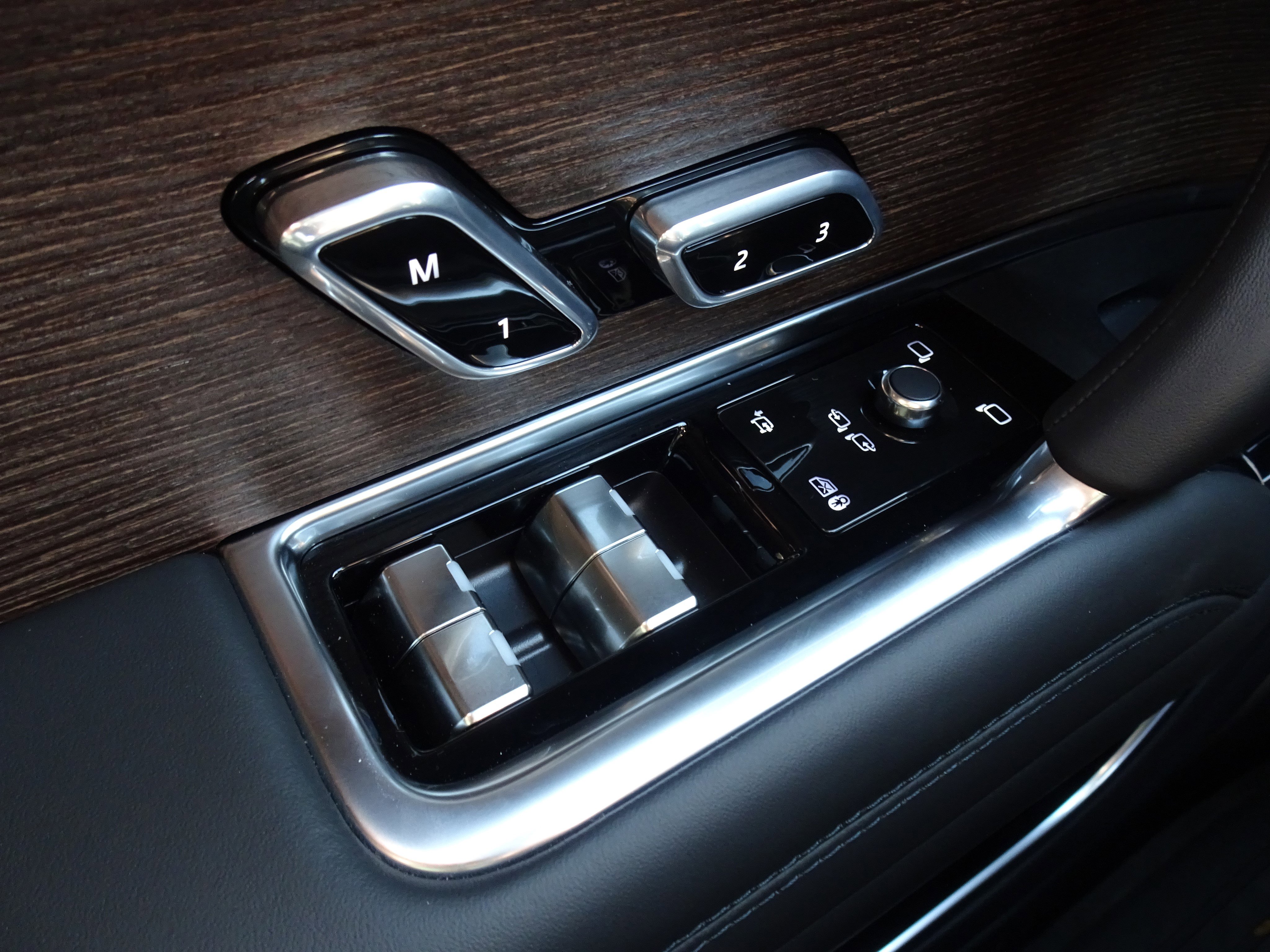 New 2025 Land Rover Range Rover SE image 27