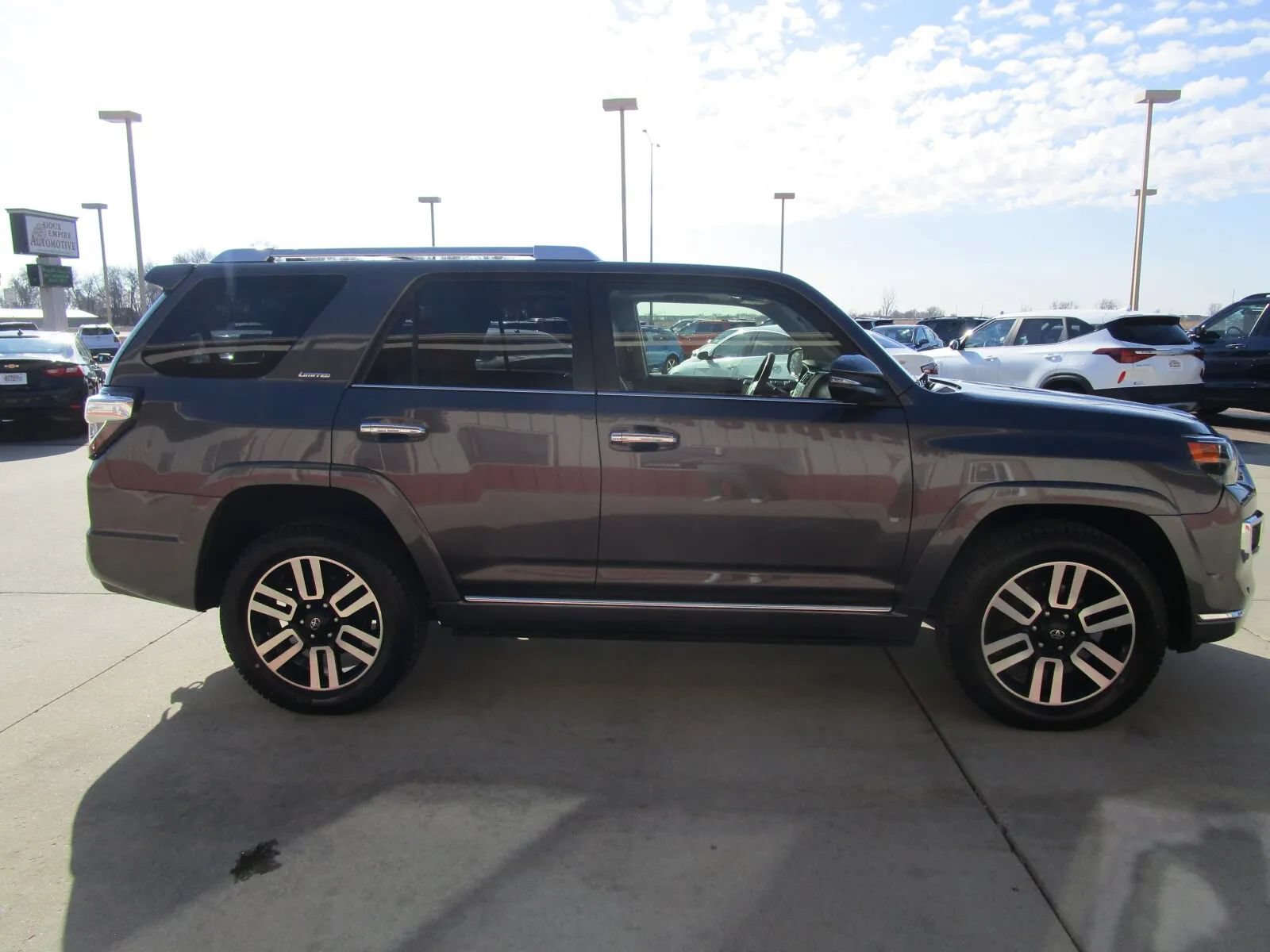 Used 2022 Toyota 4Runner Limited AWD/4WD image 6