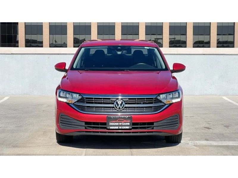 Used 2023 Volkswagen Jetta SE image 4