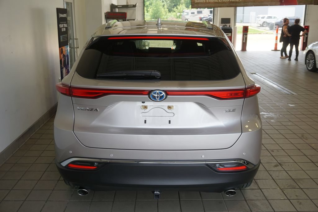 Certified 2024 Toyota Venza XLE AWD/4WD image 16