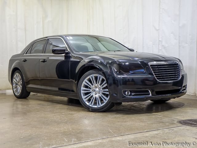 Used 2013 Chrysler 300 S RWD image 3