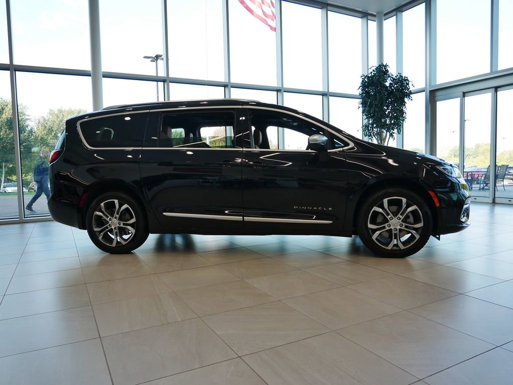 New 2026 Chrysler Pacifica Pinnacle image 8