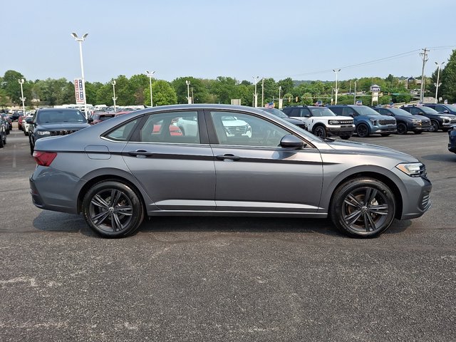 Used 2023 Volkswagen Jetta SE w/ Black Wheel Package FWD image 9