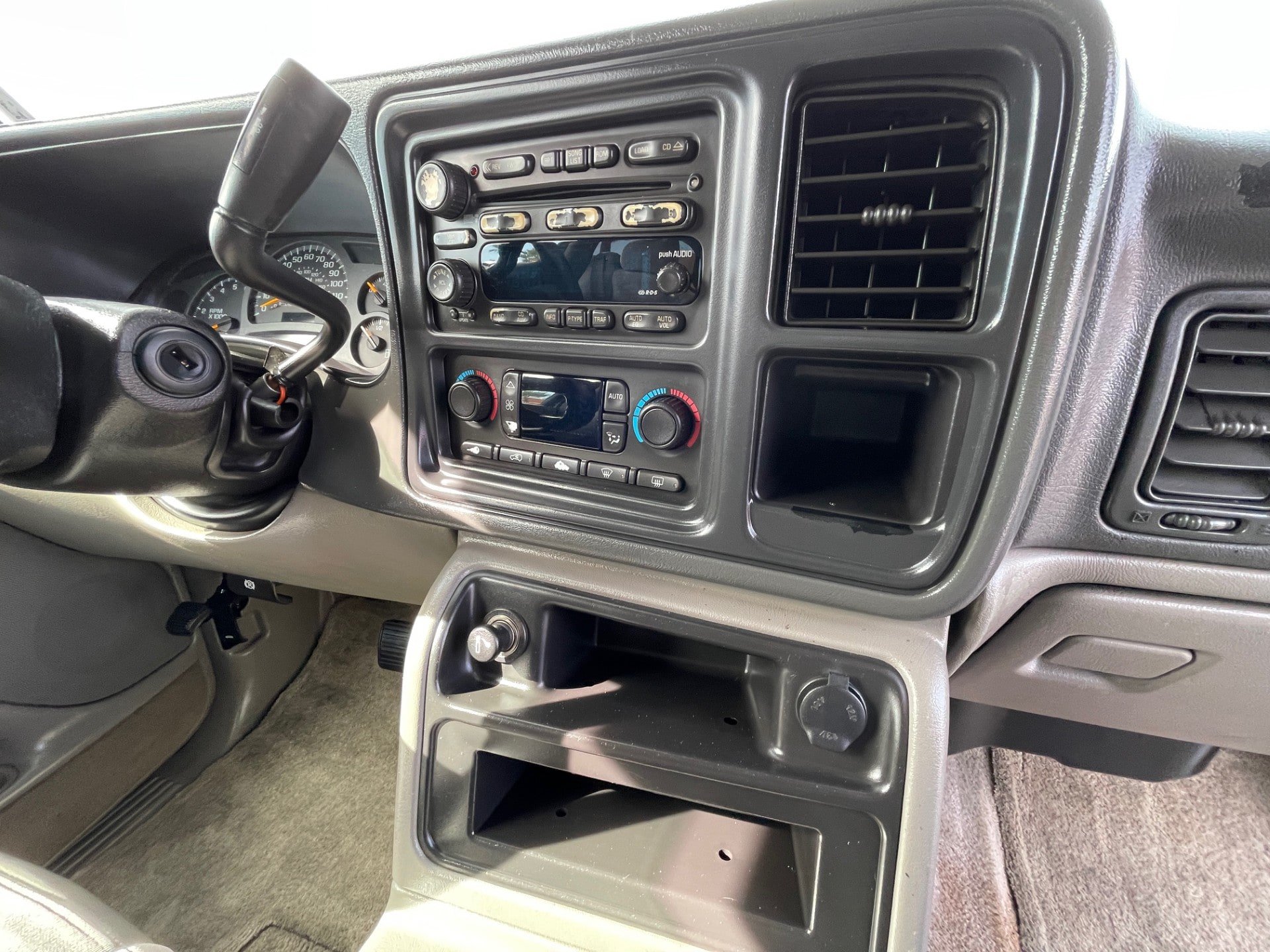Used 2003 Chevrolet Suburban LS w/ LS Preferred Equipment Group RWD image 19