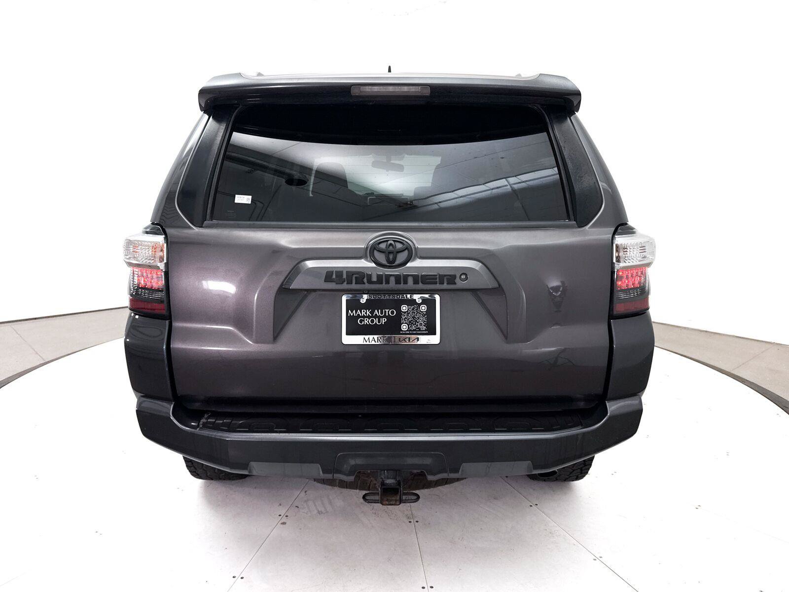 Used 2018 Toyota 4Runner SR5 AWD/4WD image 12