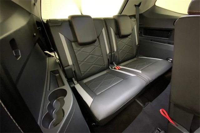 Used 2025 Volkswagen Atlas Peak Edition SE image 28