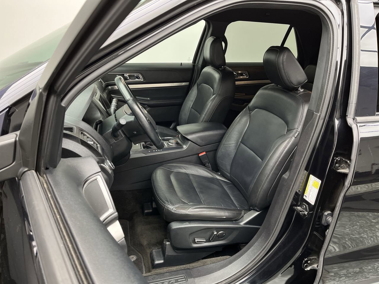 Used 2018 Ford Explorer XLT w/ Equipment Group 202A AWD/4WD image 10