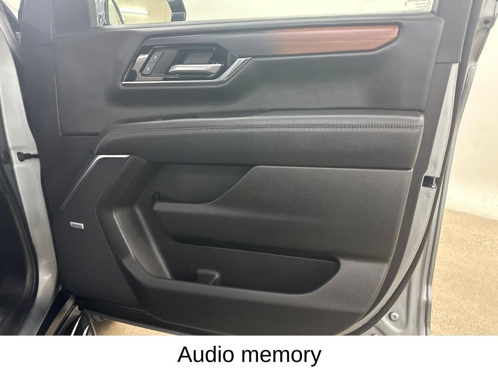 Used 2025 GMC Yukon XL Denali AWD/4WD image 21