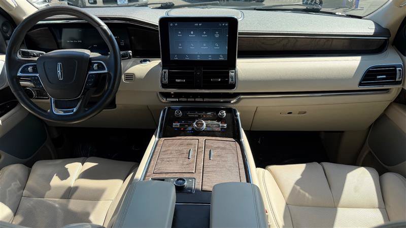 Used 2021 Lincoln Navigator Reserve w/ Luxury Package AWD/4WD image 17