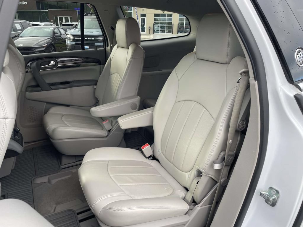 Used 2017 Buick Enclave Leather FWD image 4