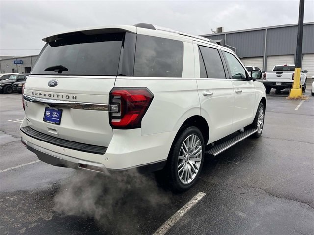 Used 2023 Ford Expedition Limited image 3