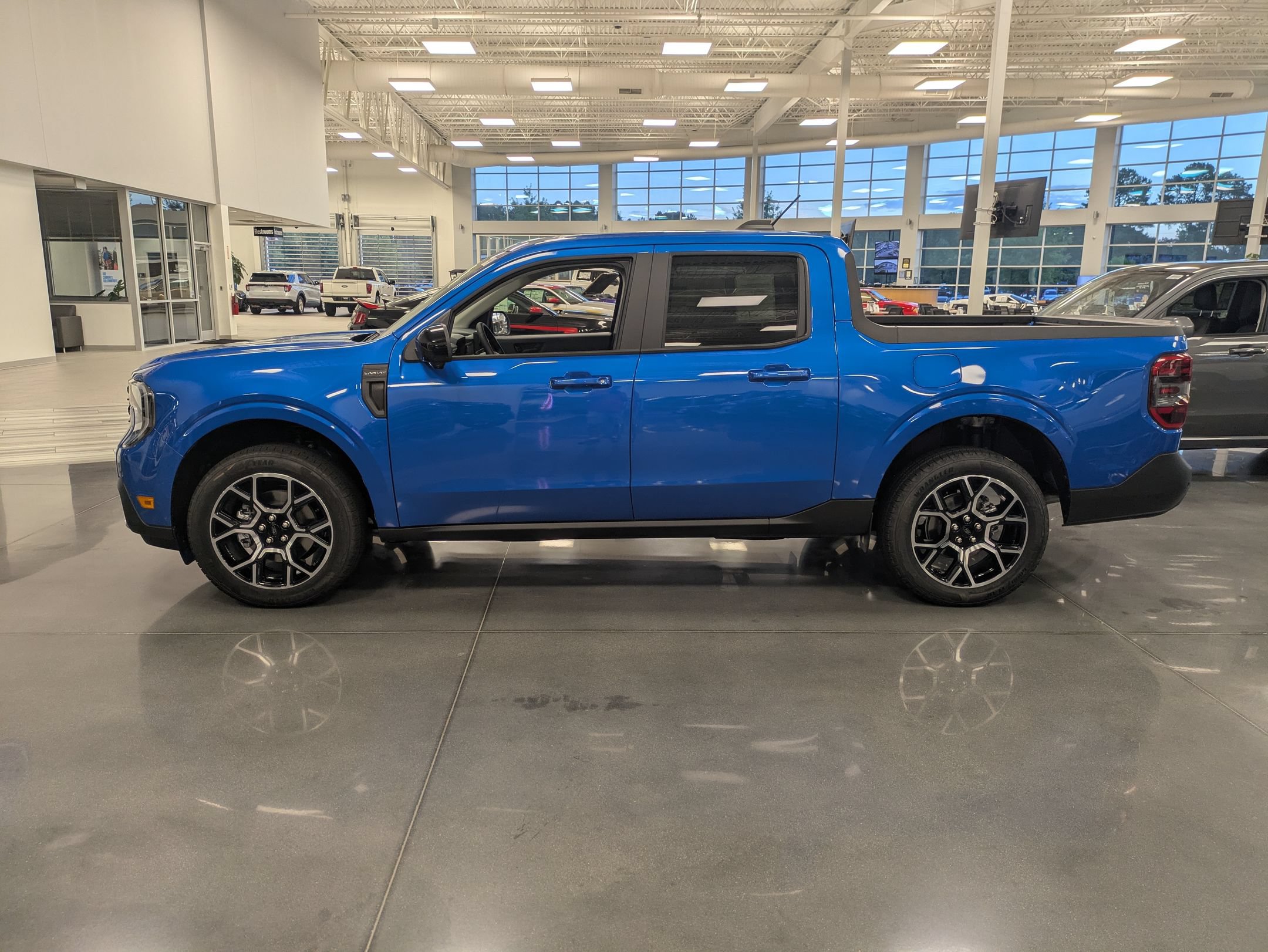 New 2026 Ford Maverick Lariat w/ 4K Tow Package AWD/4WD image 7