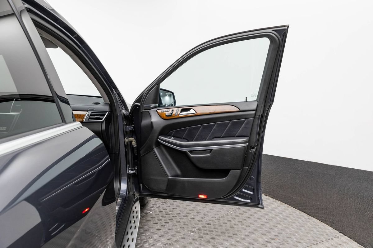 Used 2014 Mercedes-Benz GL 550 4MATIC image 10