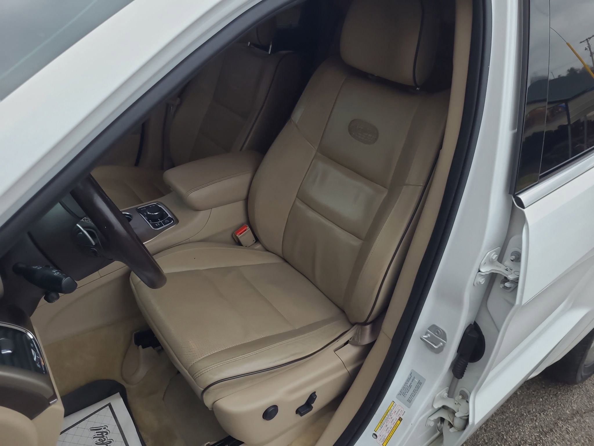 Used 2015 Jeep Grand Cherokee Overland w/ Advanced Technology Group image 9