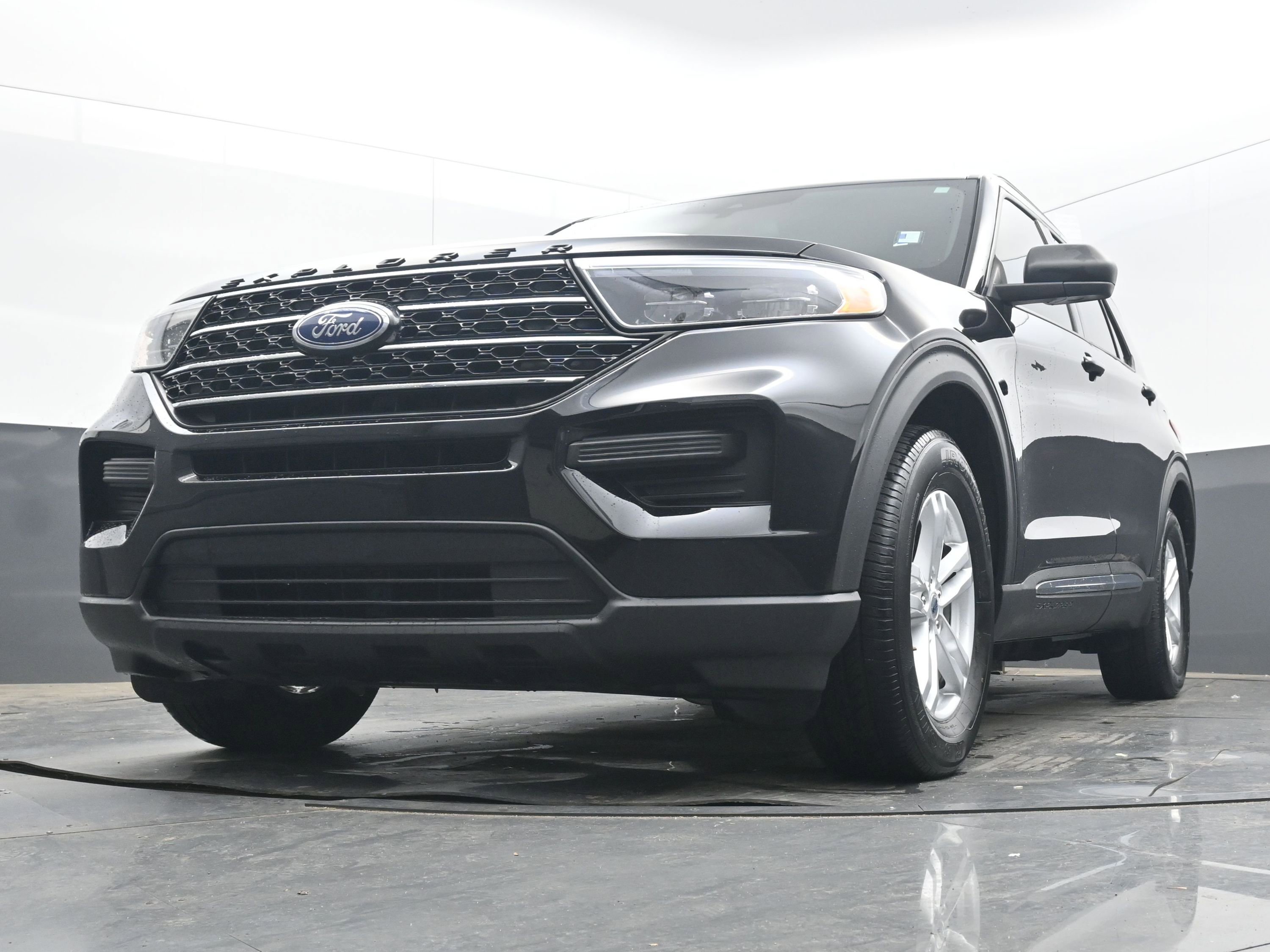 Used 2020 Ford Explorer XLT w/ Class III Trailer Tow Package image 28