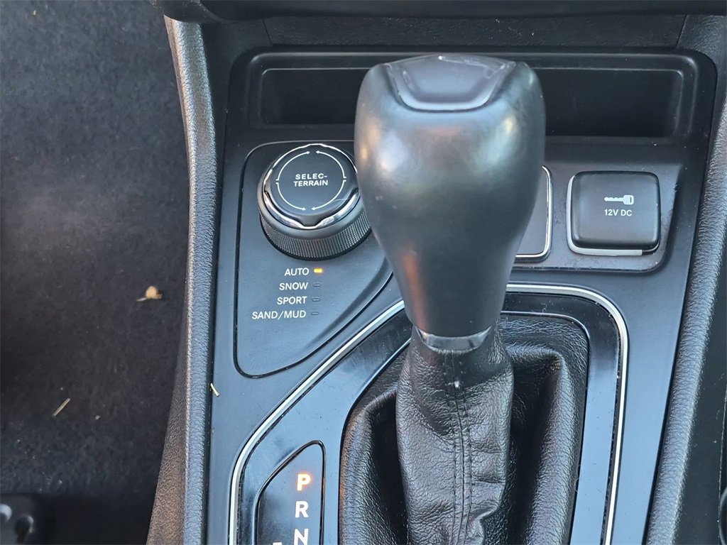 Used 2019 Jeep Cherokee Limited image 19