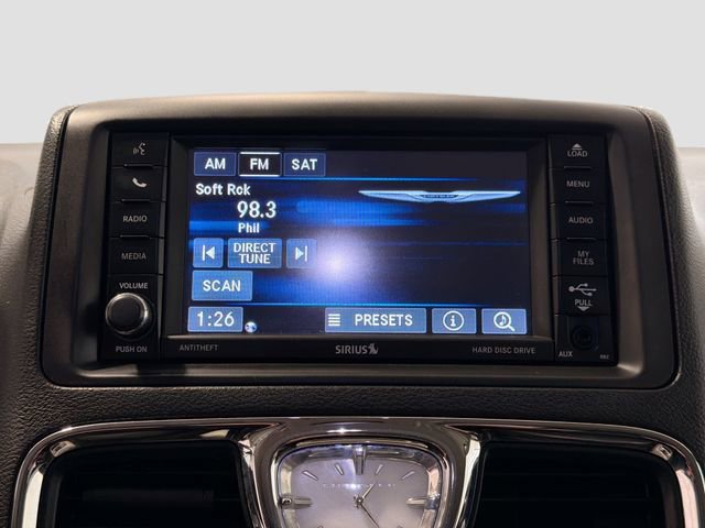 Used 2014 Chrysler Town & Country Touring FWD image 13