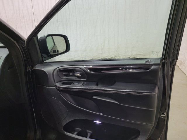 Used 2019 Dodge Grand Caravan SE image 47