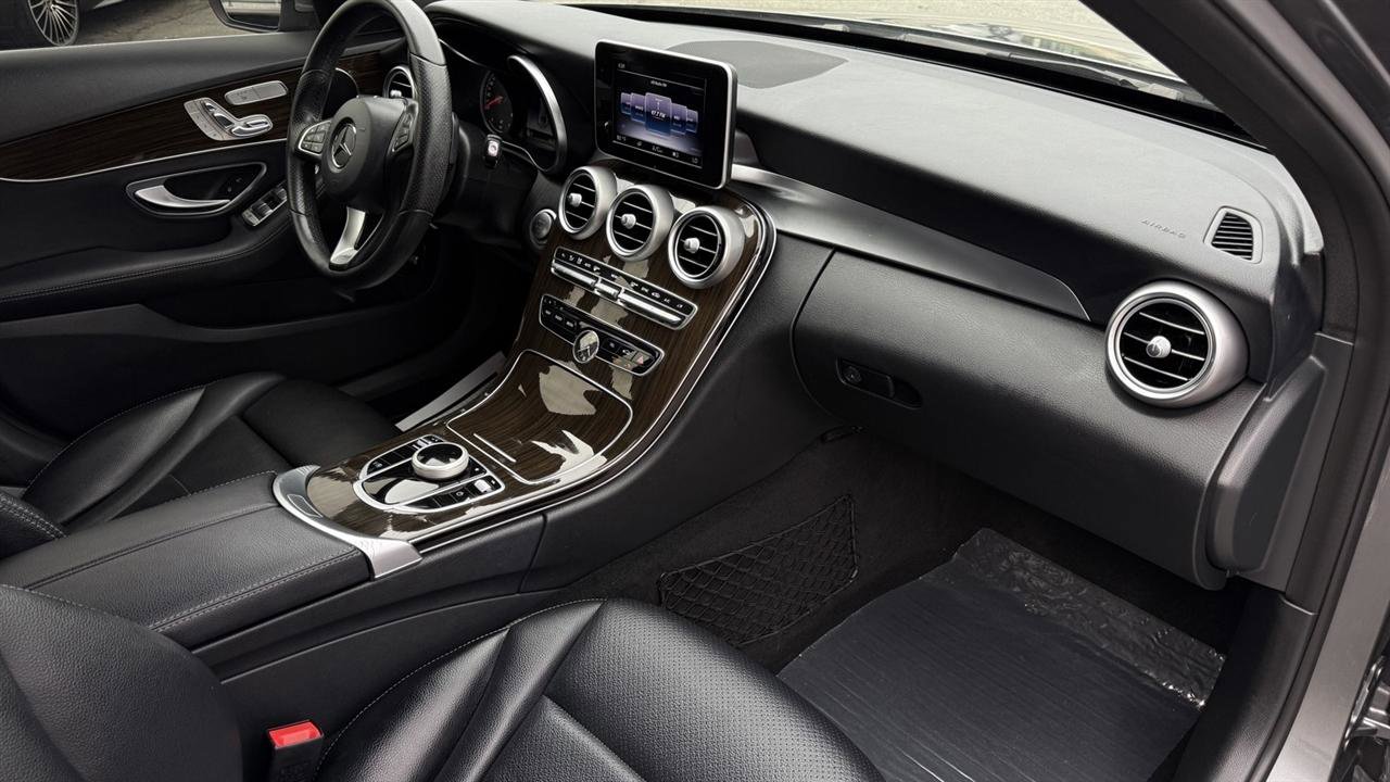 Used 2018 Mercedes-Benz C 300 Sedan image 38