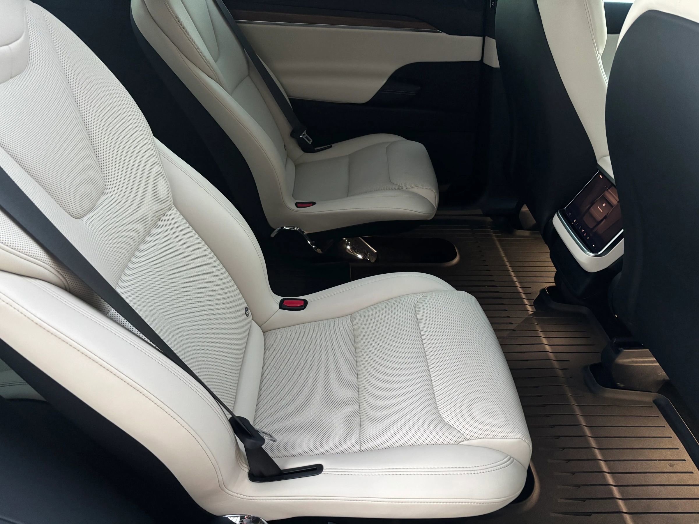 Used 2024 Tesla Model X image 14