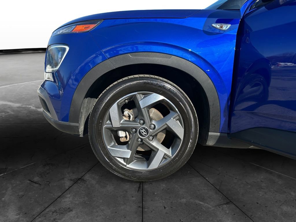 Used 2023 Hyundai Venue Limited image 14