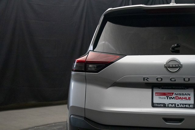 Used 2022 Nissan Rogue SV image 12