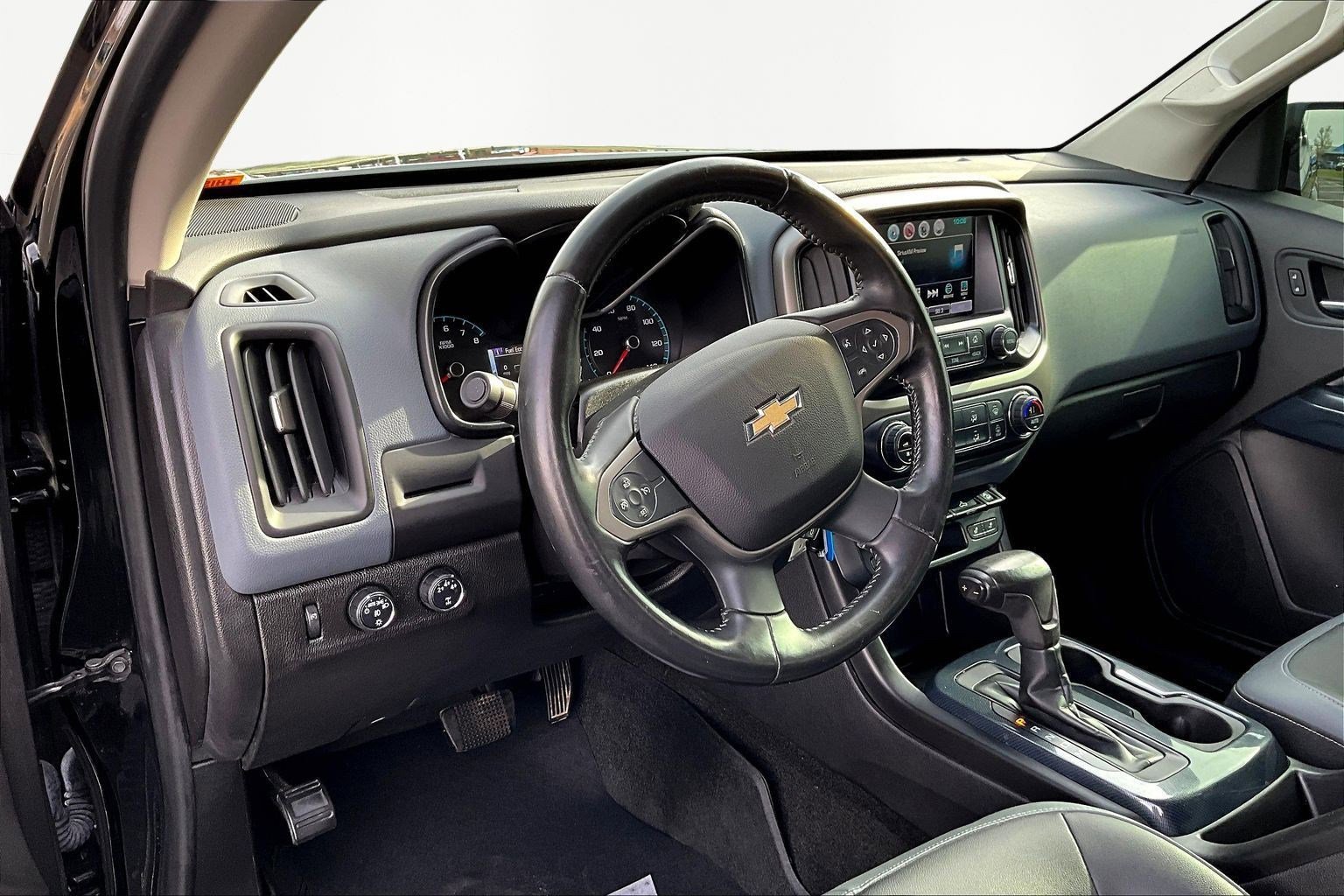 Used 2016 Chevrolet Colorado Z71 w/ Z71 Midnight Edition image 19