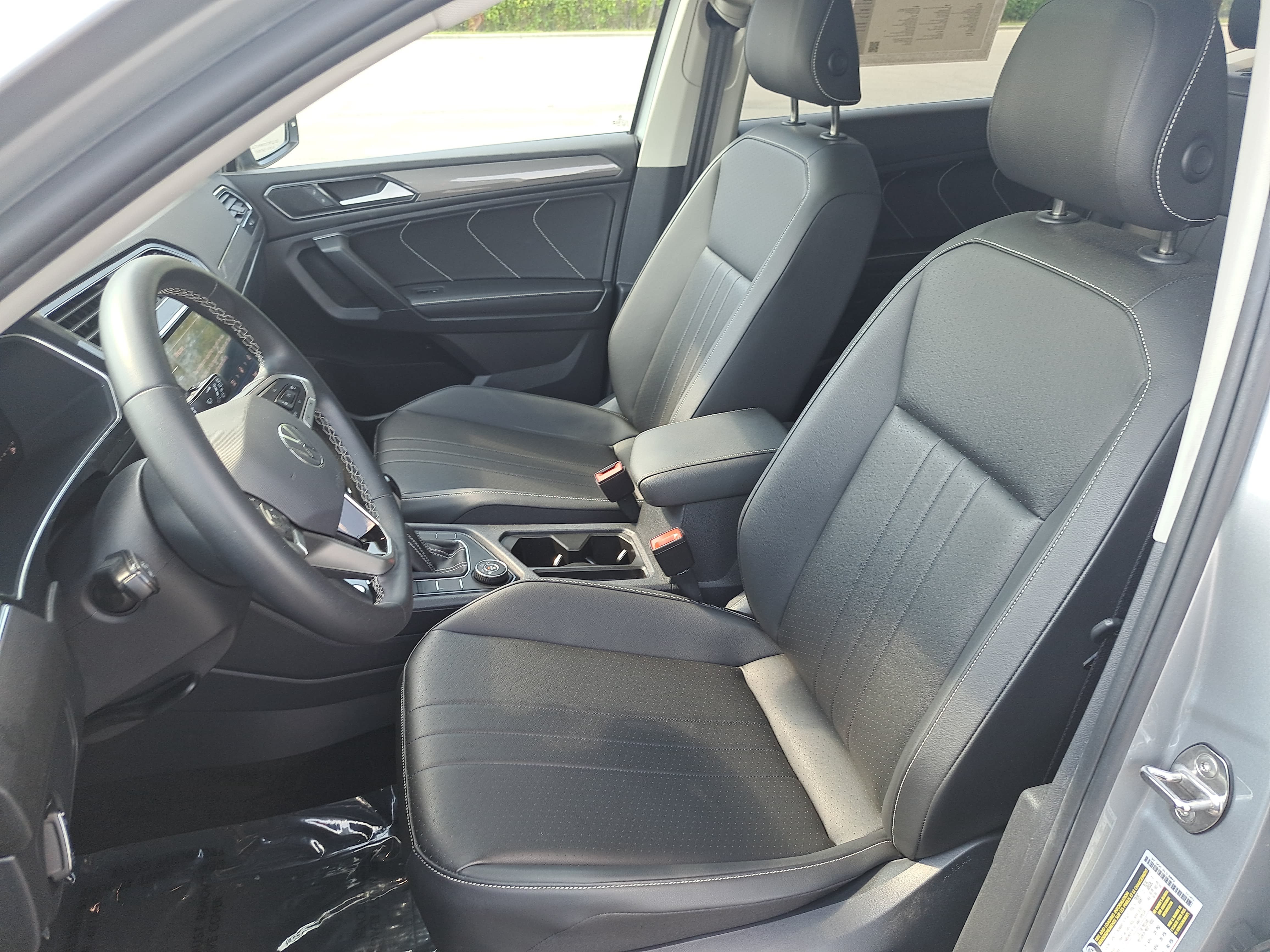 Certified 2023 Volkswagen Tiguan SE w/ Panoramic Sunroof Package AWD/4WD image 15