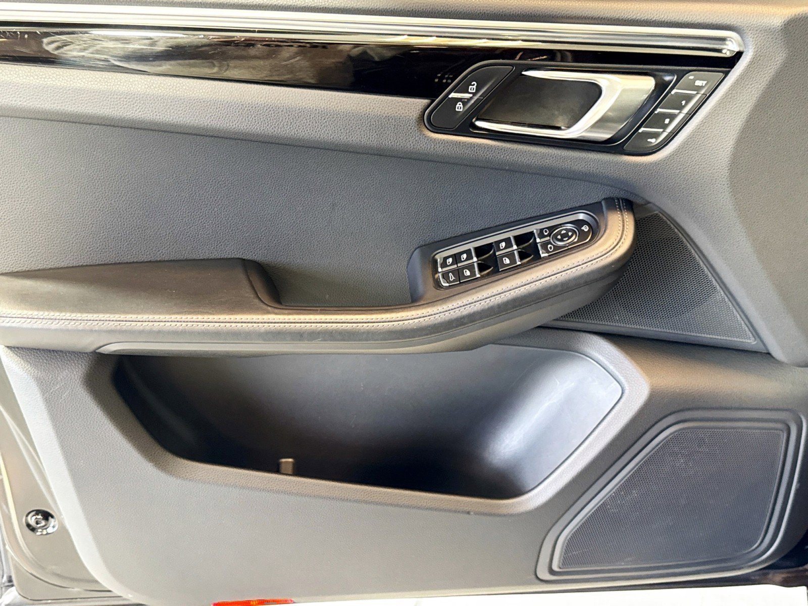 Certified 2024 Porsche Macan Turbo w/ Premium Plus Package image 11