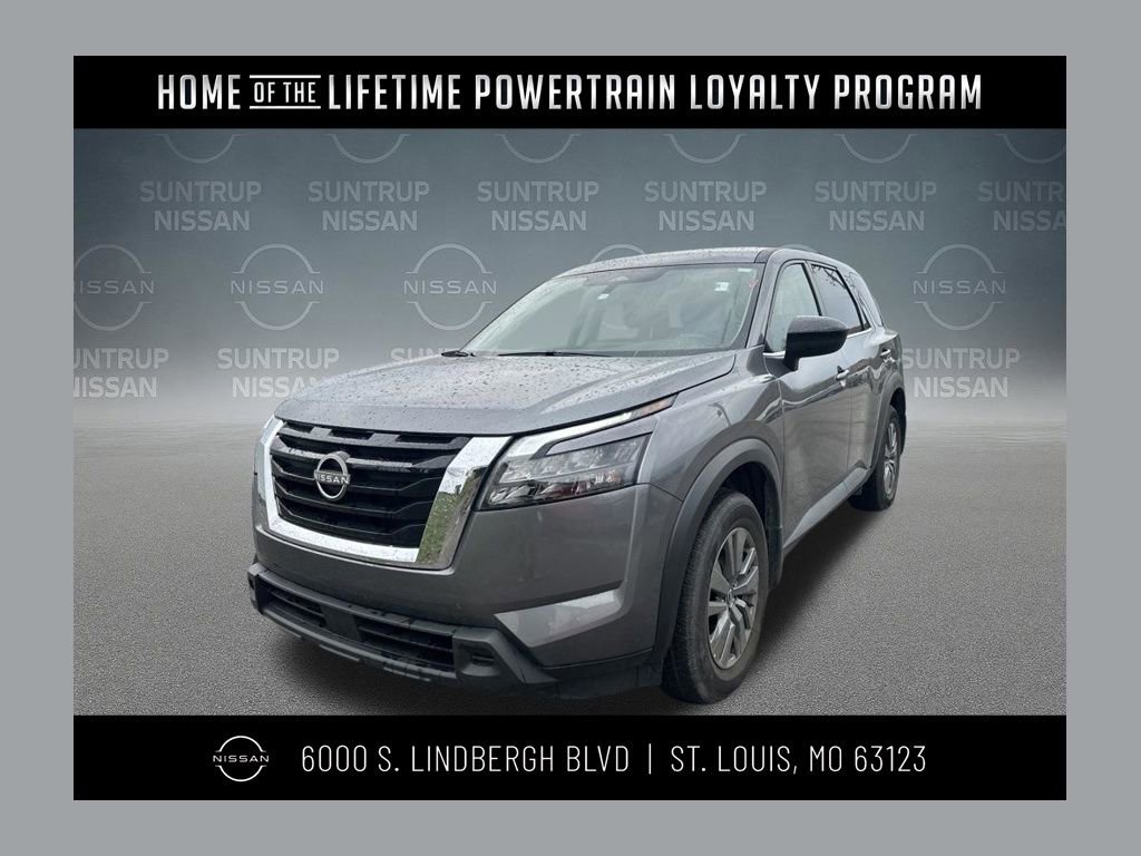 Used 2025 Nissan Pathfinder S image 1