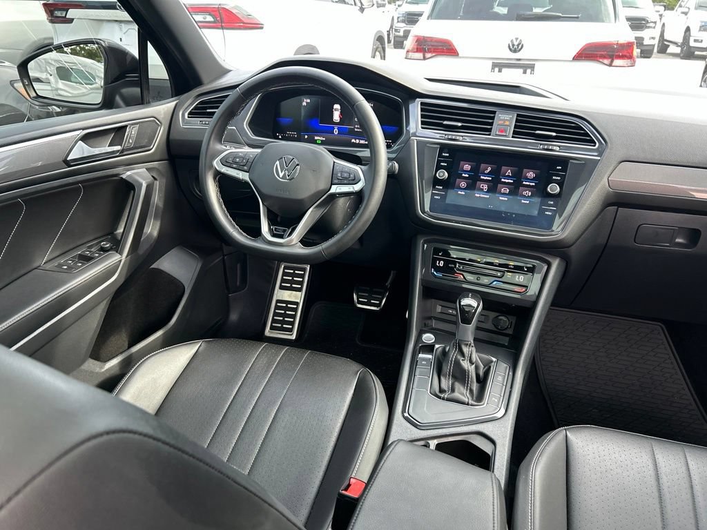 Certified 2023 Volkswagen Tiguan SE R-Line FWD image 9