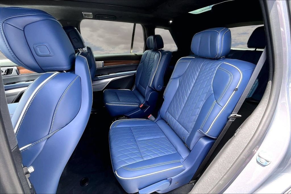 Certified 2026 Cadillac Vistiq Premium Luxury AWD/4WD image 22