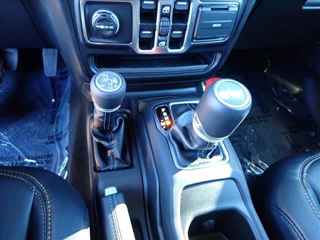 Used 2025 Jeep Wrangler Sahara image 23