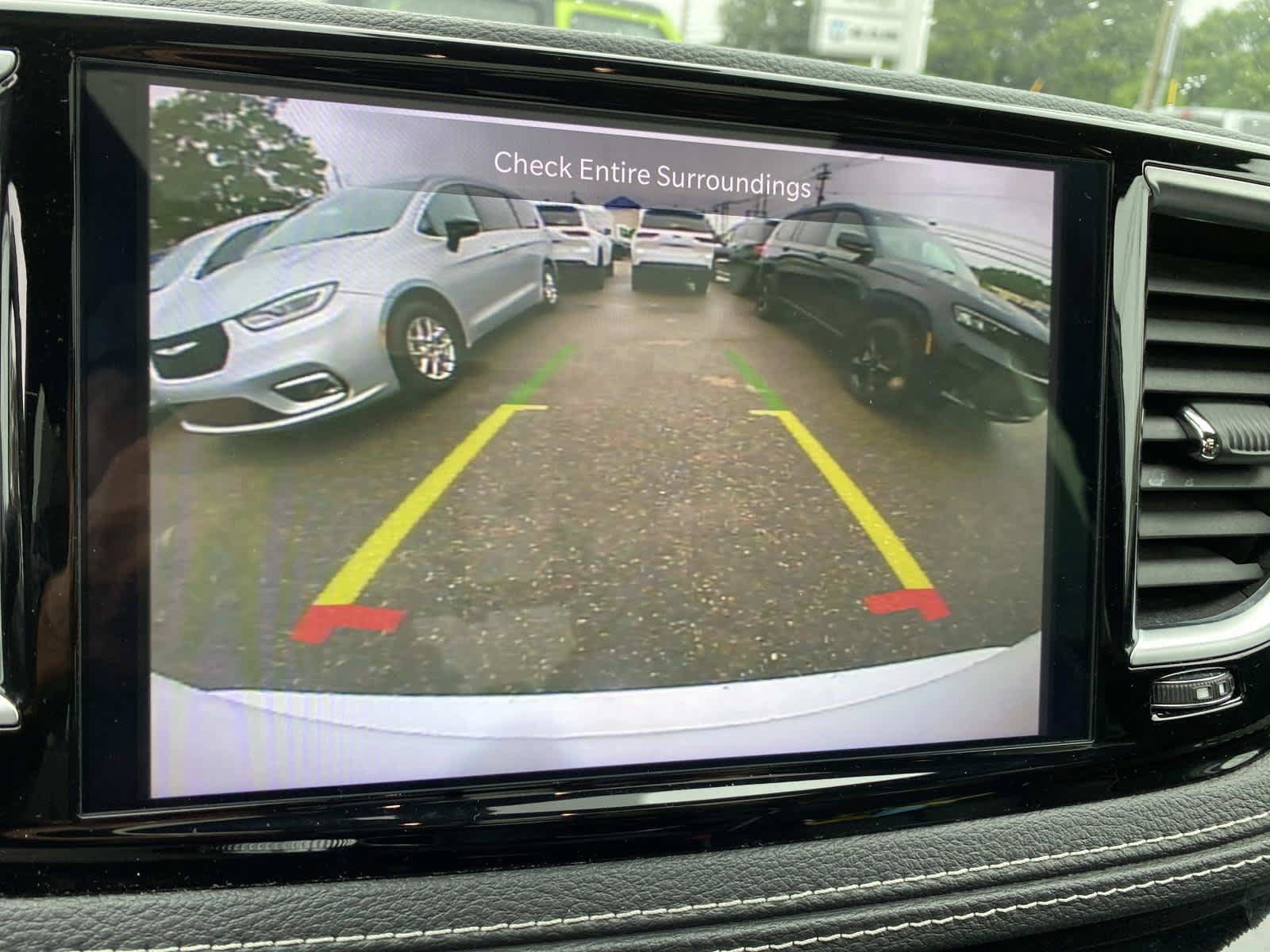 Used 2025 Chrysler Pacifica Limited FWD image 14