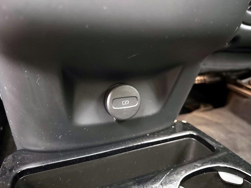 Used 2023 Volvo XC90 B6 Plus w/ Protection Package Premier image 33