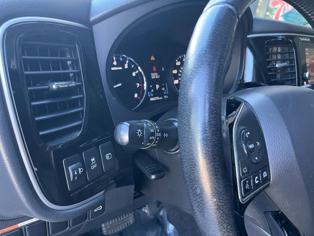 Used 2019 Mitsubishi Outlander SEL image 12