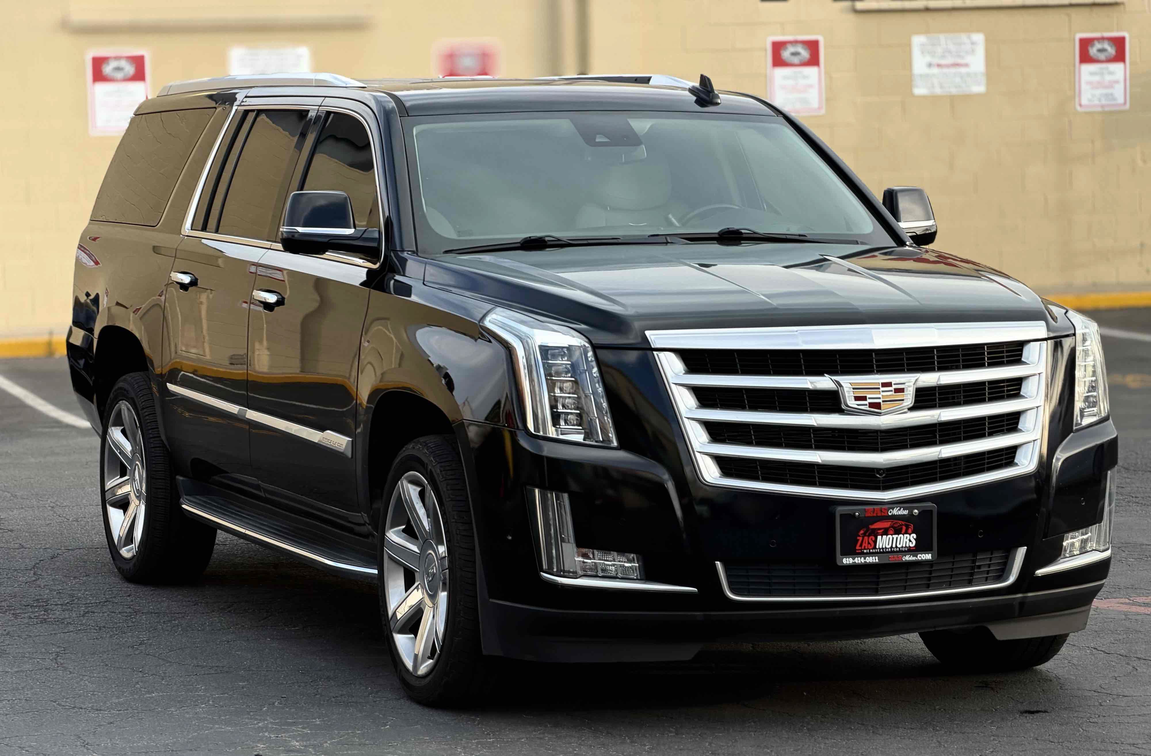 Used 2020 Cadillac Escalade ESV Luxury AWD/4WD image 4
