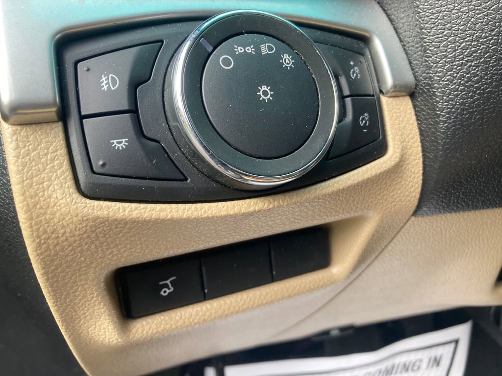 Used 2017 Ford Explorer XLT w/ Equipment Group 202A AWD/4WD image 42