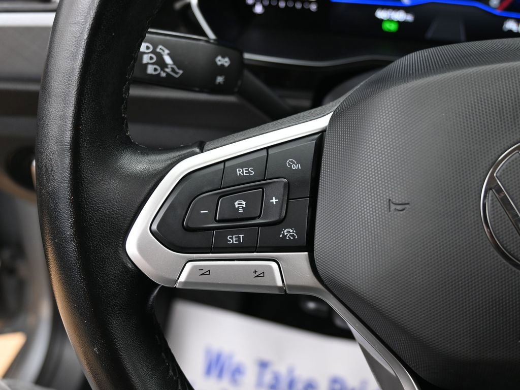 Used 2023 Volkswagen Jetta SE w/ Panoramic Sunroof Package image 19